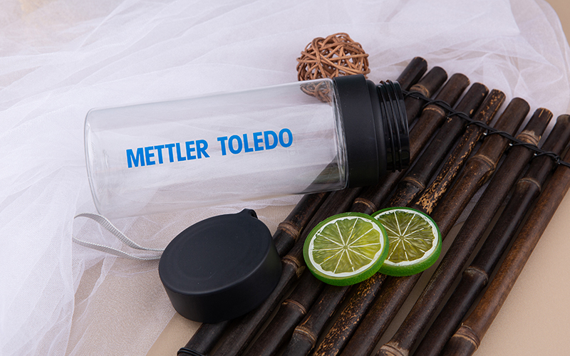 quà tặng bình nước nhựa