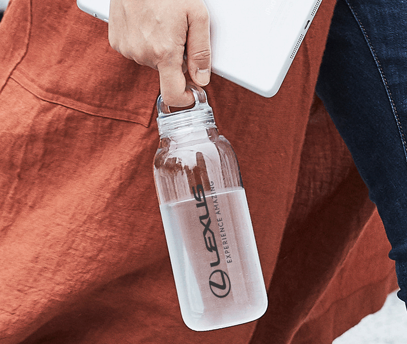 Bình nước nhựa in logo – Giải pháp quà tặng doanh nghiệp hiệu quả & tiết kiệm