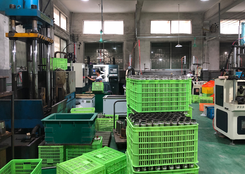 Bên trong khu vực sản xuất nhà máy bình nước giữ nhiệt inox - đối tác sản xuất bình giữ nhiệt cho GIFT BUSINESS